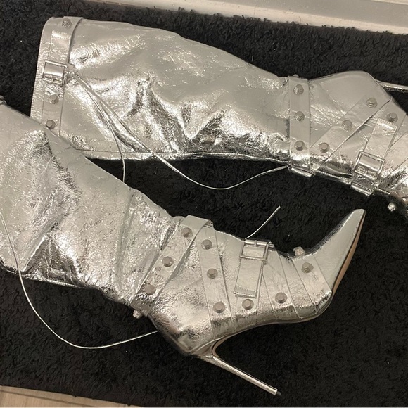 SALE❤️❤️❤️NEW w/ Box Sexy Silver Steve Madden Boots - Picture 3 of 7